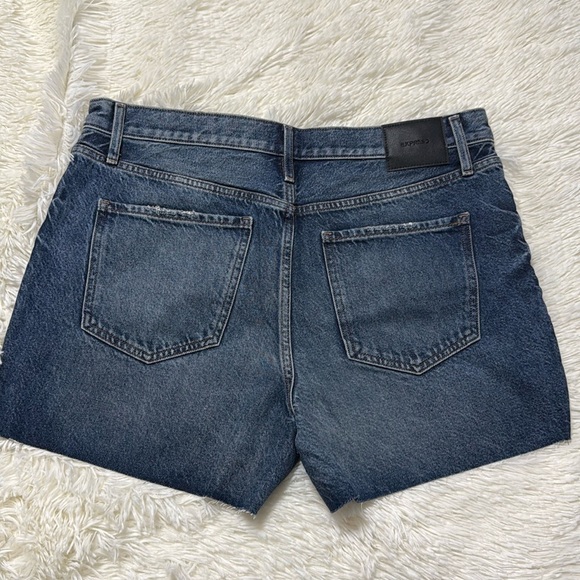 Express Mid Rise Raw Hem Midi Short - Picture 6 of 6